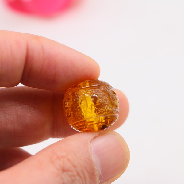 保真西露天矿抚顺琥珀豆油黄17单珠雕刻六字真言