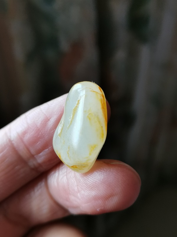 和田细肉白玉洒金皮籽料
克重:3.