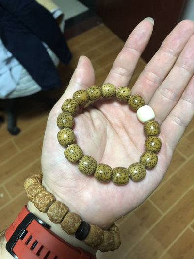 1211星月菩提,顶珠是12的猛犸牙,超润,自