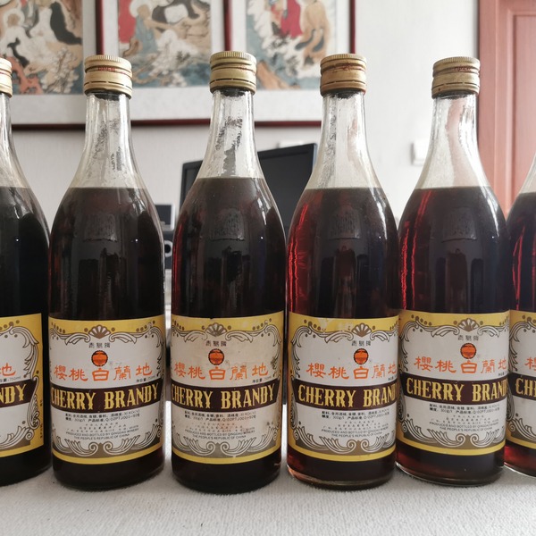 92年青岛樱桃白兰地750酒精度30国营