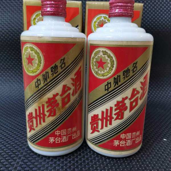 85年茅台两瓶一起拍早年瓶盖工艺落后物流运输