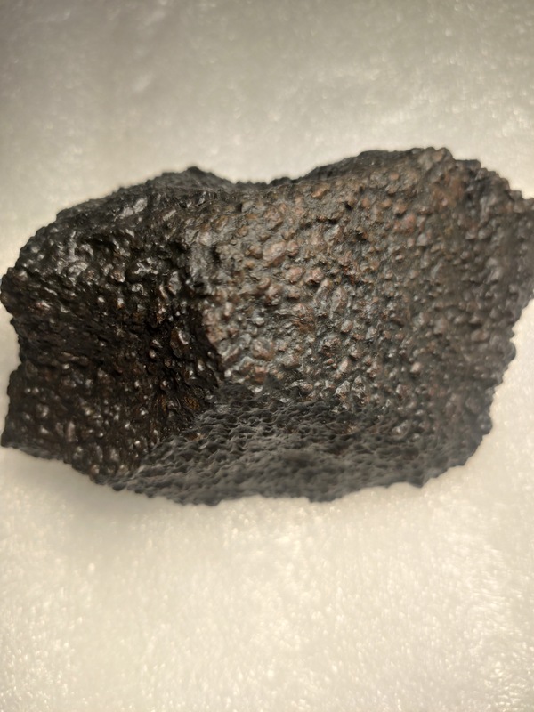 疑似陨石n小行星带球粒陨石中弱磁n重534克