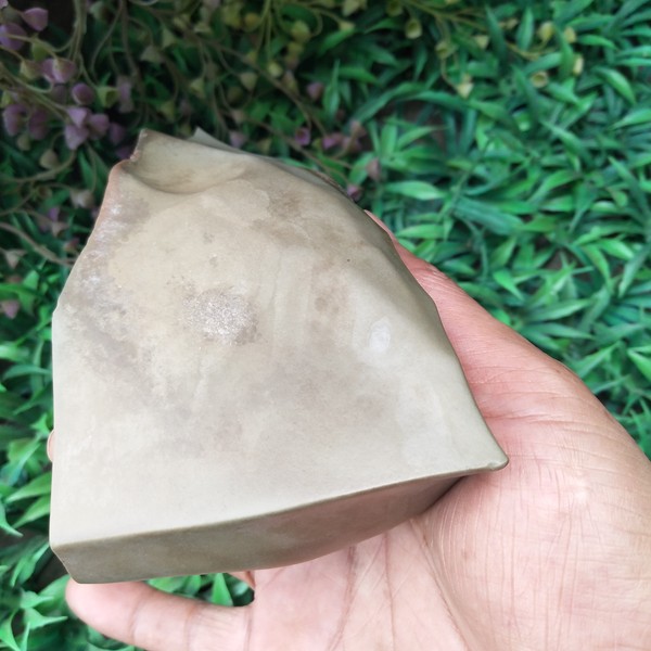 新疆沙漠漆泥石摆件通身光滑细腻969克多拍合邮