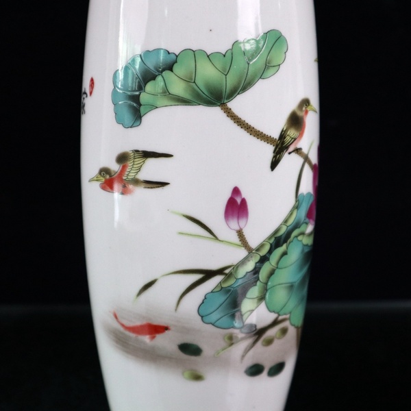 粉彩荷花花鸟图纹花瓶高22宽10.