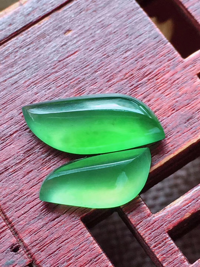 缅甸天然翡翠a货冰晴绿戒面一对13454