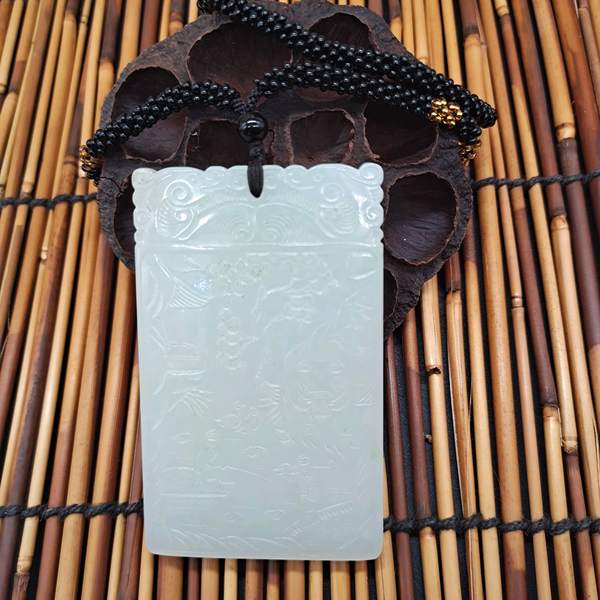 和田玉岗子牌白度细腻白中带翠值得收藏喜欢结