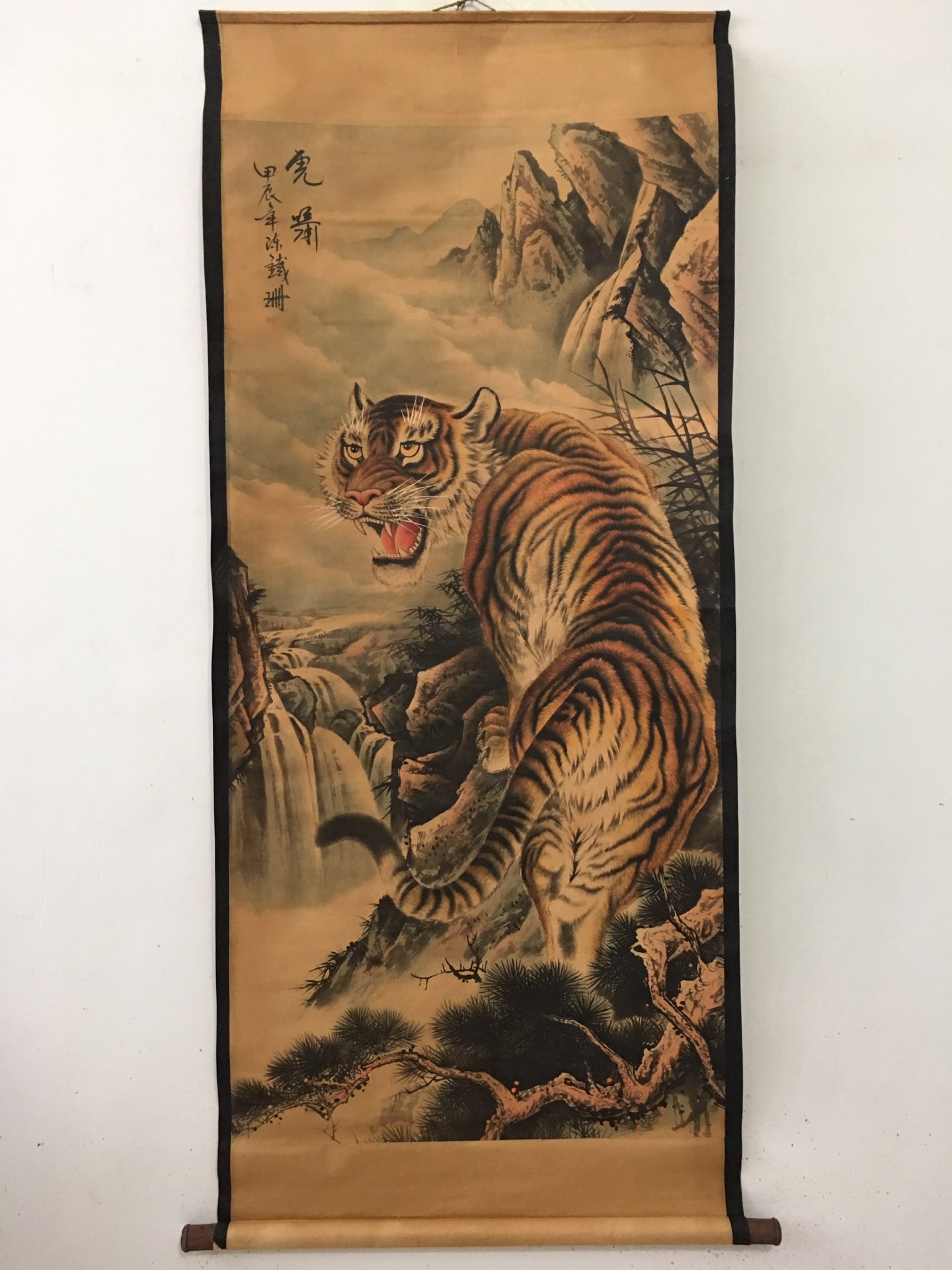 【上山虎】已装裱卷轴中堂画\n尺寸:155x66c