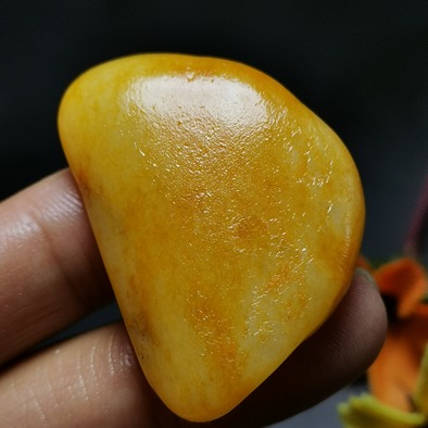 和田细白玉黄皮子籽料克重183