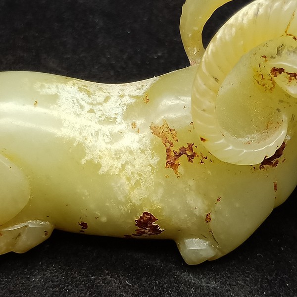 高古玉和田老黄玉战汉玉羊,玉质油润,雕工精美,包浆