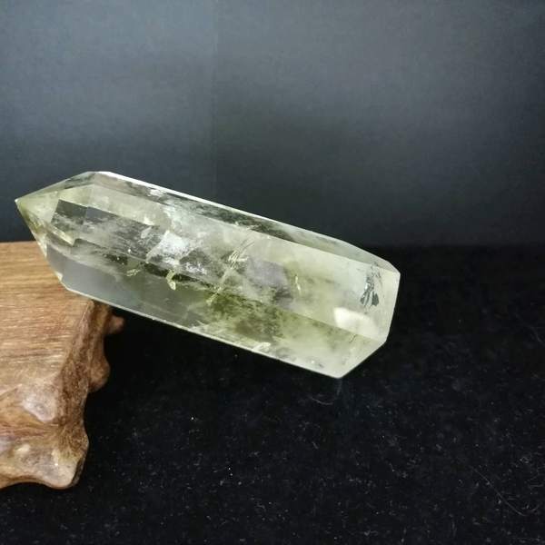 天然黄水晶晶柱,高8厘米