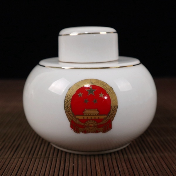 描金粉彩国徽茶具一套壶1021罐9