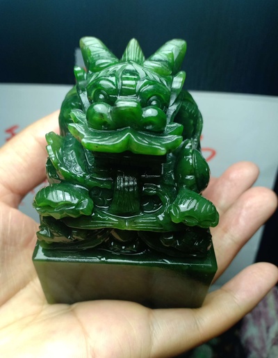 天然精品超美俄罗斯老料和田碧玉精雕龙王印章摆件!玉