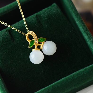 爆款白玉樱桃和田玉古法金镶嵌白樱桃吊坠,天然