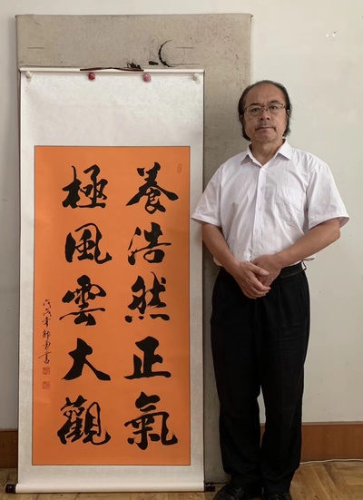 郭勇保真纯手绘书法卷轴
尺寸140x70四尺
