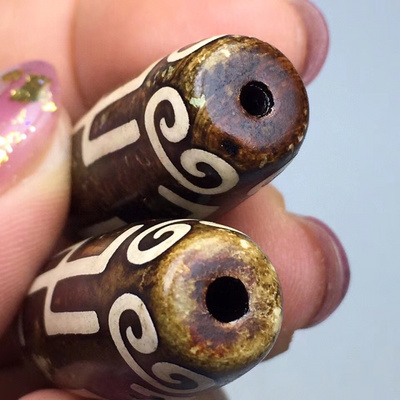 藏传*万字回纹珠老天珠一对,尺寸:38.6×14.