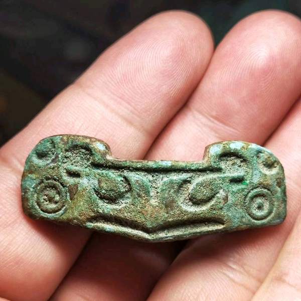 战汉时期的满工青铜剑格品相完整工艺精美非常厚