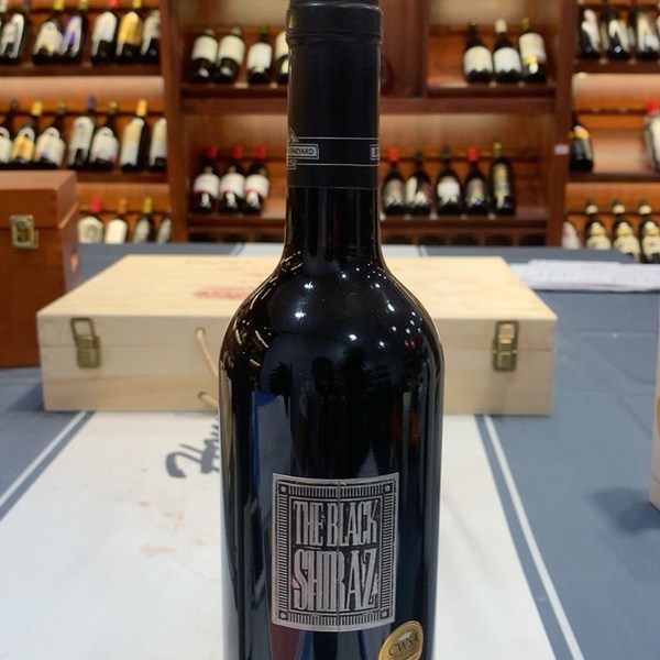 伯顿铁牌黑西拉干红一瓶