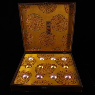 珍藏收清代宫廷皇家御用贡品罕见三色贝珠一盒配老漆