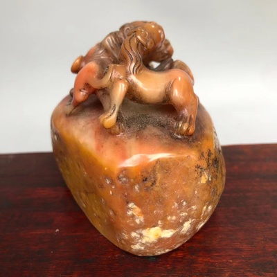 旧藏篆刻家钝丁印作寿山原石团螭虎龙随形印章,长10