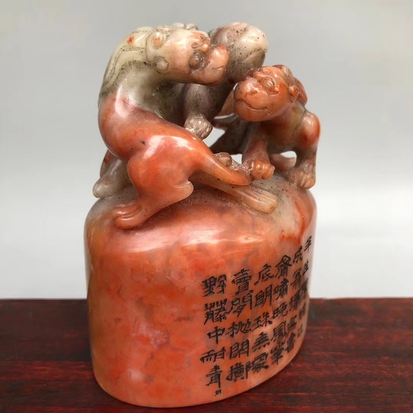 旧藏篆刻家耐青印作寿山石团螭虎龙椭圆印章,长7.