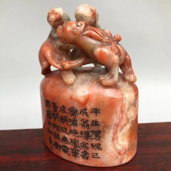 旧藏篆刻家耐青印作寿山石团螭虎龙椭圆印章,长7.