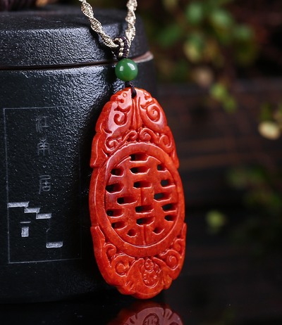 对花时节双喜来na货红翡雕刻复古镂空双喜吊