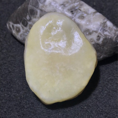 放福利精美天然阿拉善白玛瑙原石一颗喜欢的朋友就
