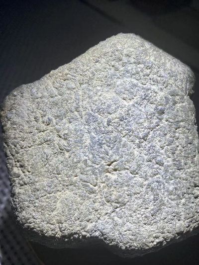 1.2公斤,莫西沙小冰料,皮壳老辣,大象皮壳,品相