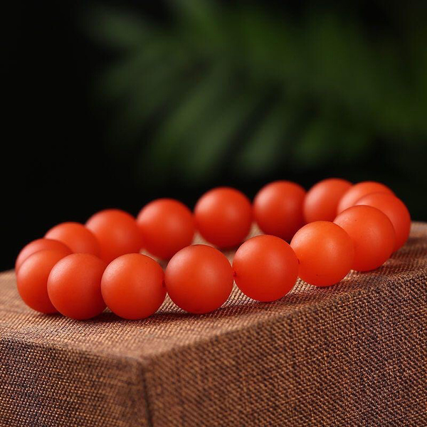 12文玩收藏超美磨砂光泽南红玛瑙手链