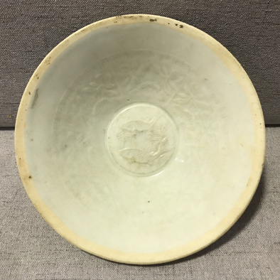宋代湖田窑刻花双鱼碗直径15厘米,釉色漂亮
