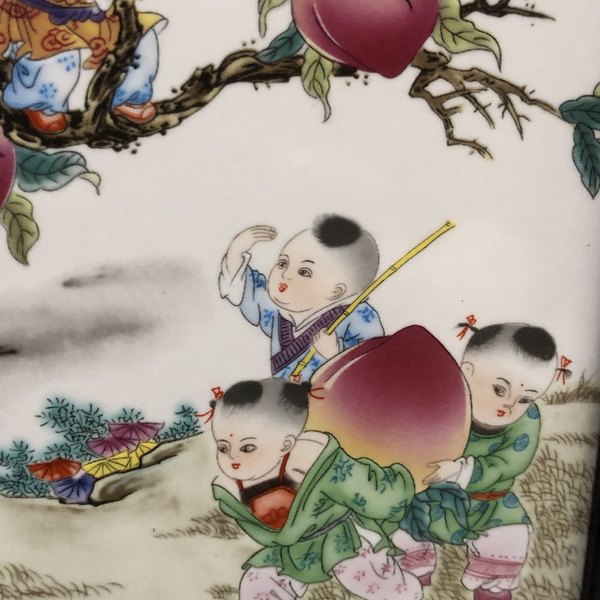 红木瓷板画挂屏九子攀桃高37宽29厘米