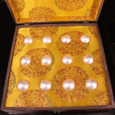 珍藏收清代宫廷皇家御用贡品罕见*白色贝珠一盒 配老