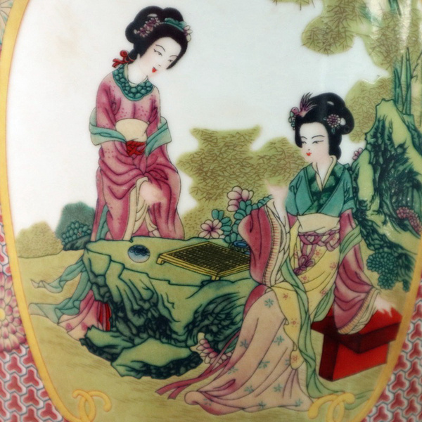 粉彩四面开窗仕女图纹笔筒高19.5宽19.