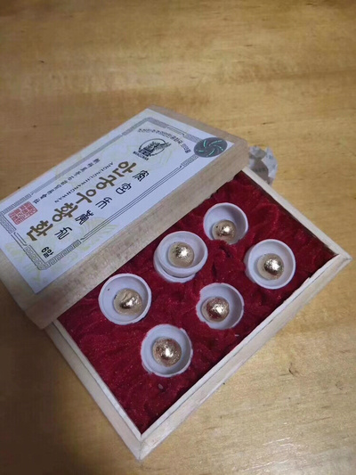 北朝鲜石岩牌安宫牛黄丸,一盒2.5*6丸.特点是药