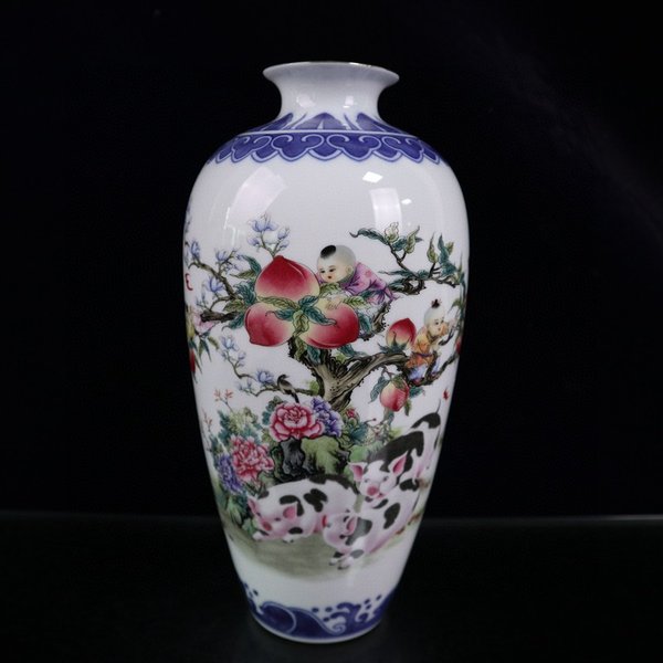 青花加彩九子攀桃图纹花瓶一对高27宽14