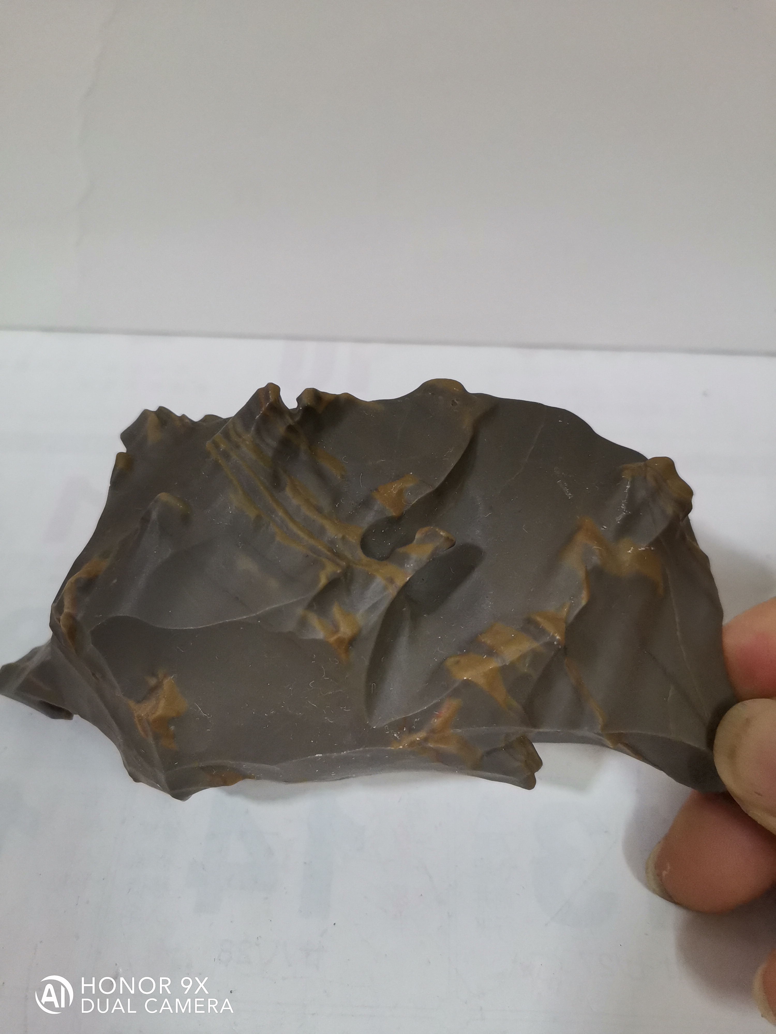 新疆彩泥石是目前新疆大漠石新品种中的一个石种,具