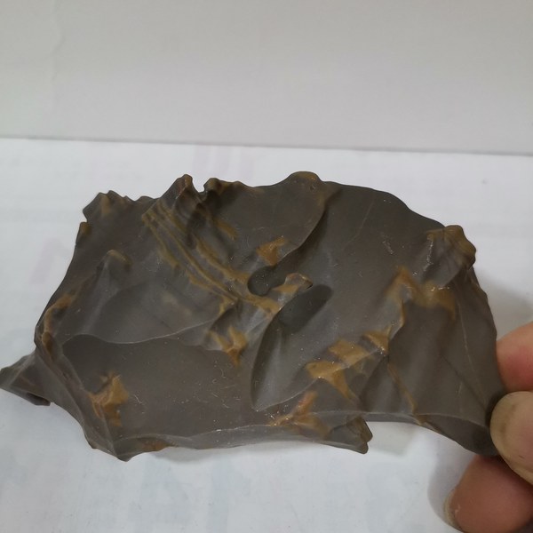 新疆彩泥石是目前新疆大漠石新品种中的一个石种,具