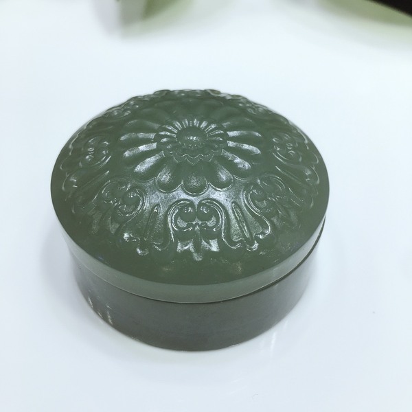 天然和田玉且末兰胭脂盒玉质饱满雕工精美造型