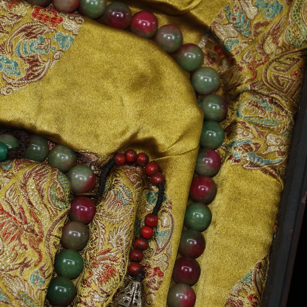 珍藏大清乾隆御製乾清宫藏老漆器盒朝珠一套108