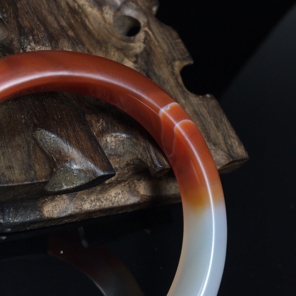 玛瑙半壁江山手镯尺寸内经58毫米条宽1