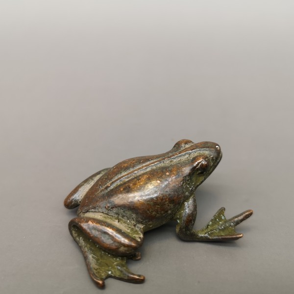 铜青蛙器型厚重形制端正通体光素色泽雅致古