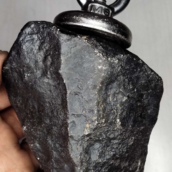新疆陨落区强磁铁陨石原石一块393克左右,带磁性