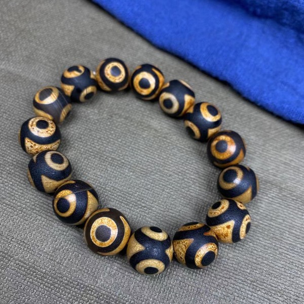 藏传玛瑙牙黄三眼天珠手串尺寸约14