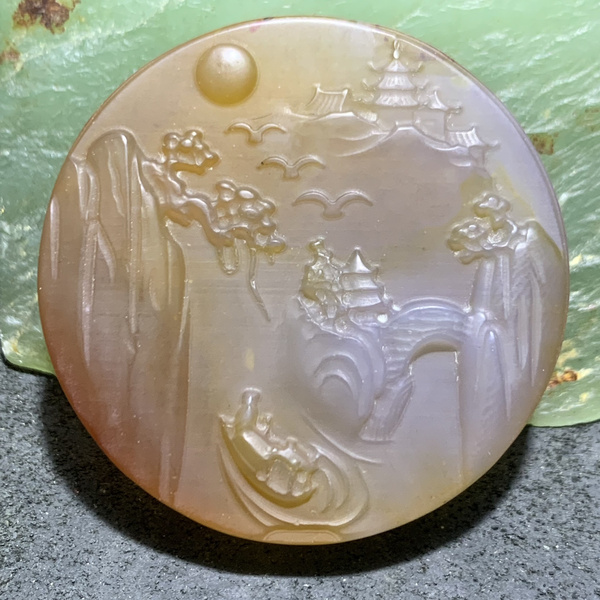 精美马达加斯加玛瑙雕刻山水江南圆牌子一块尺寸46