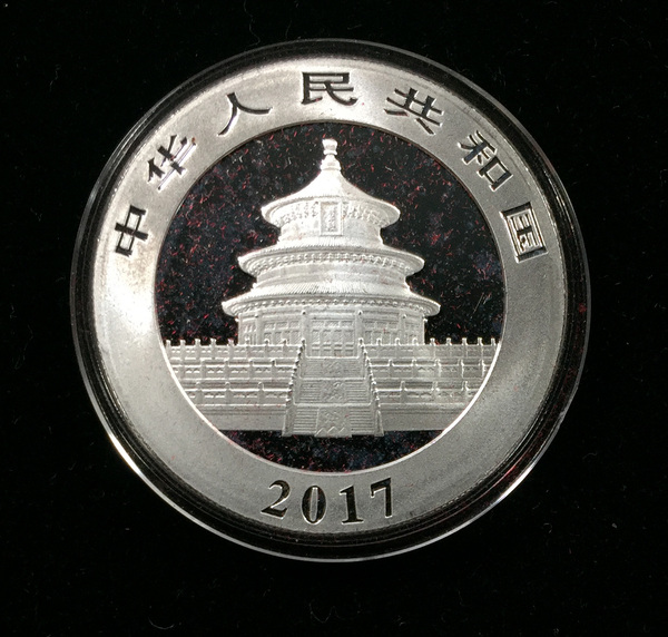 2017年熊猫银币30克带盒轻微白斑