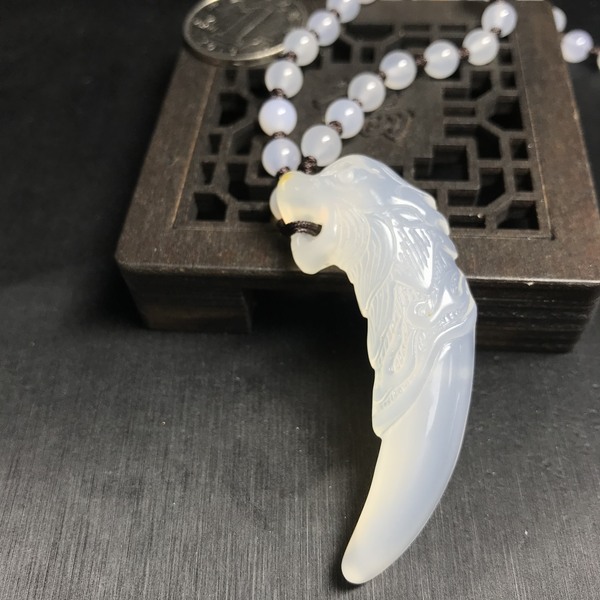 精品佛教七宝天然玛瑙玉髓虎牙项链保真保真