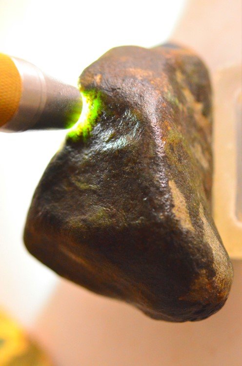 翡翠原石帕敢老皮壳起荧光全堵摆件手玩件