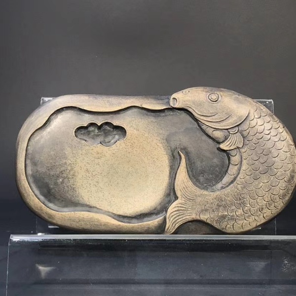 安徽鳝鱼黄歙砚鱼砚尺寸如图价格及鉴定真假 - 私藏天下