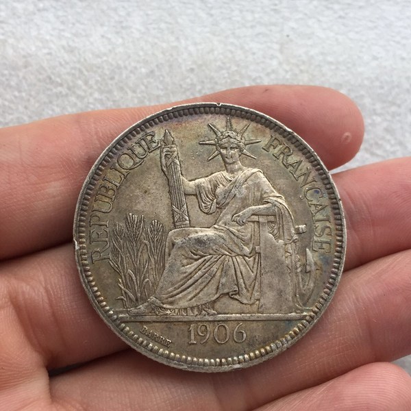 1906年坐洋一枚原味极美品带五彩品相如图