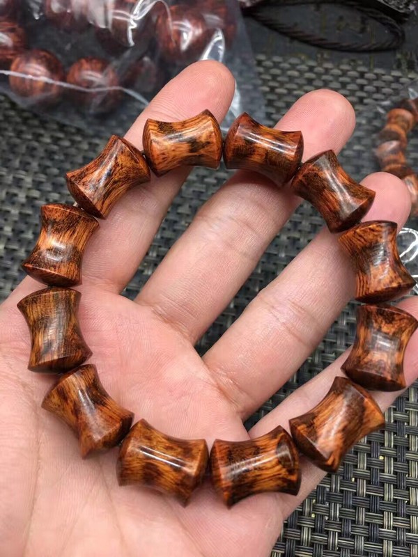 南美洲蛇纹木竹节珠尺寸147018堪称世上最